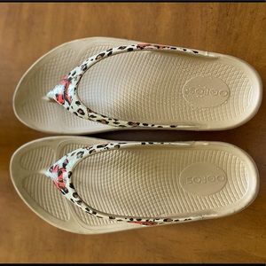 Oofos recovery slide. Some wear